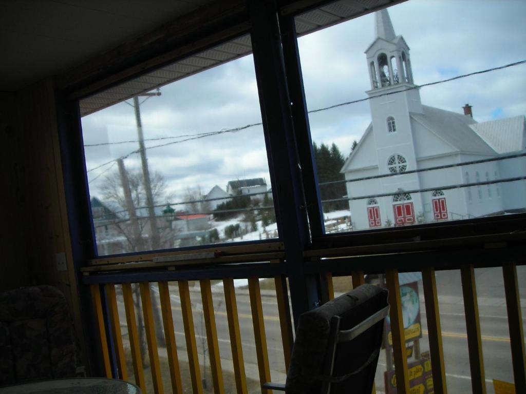 Gite Des Hauteurs Et Cafe De La Place Saint Zenon Oda fotoğraf